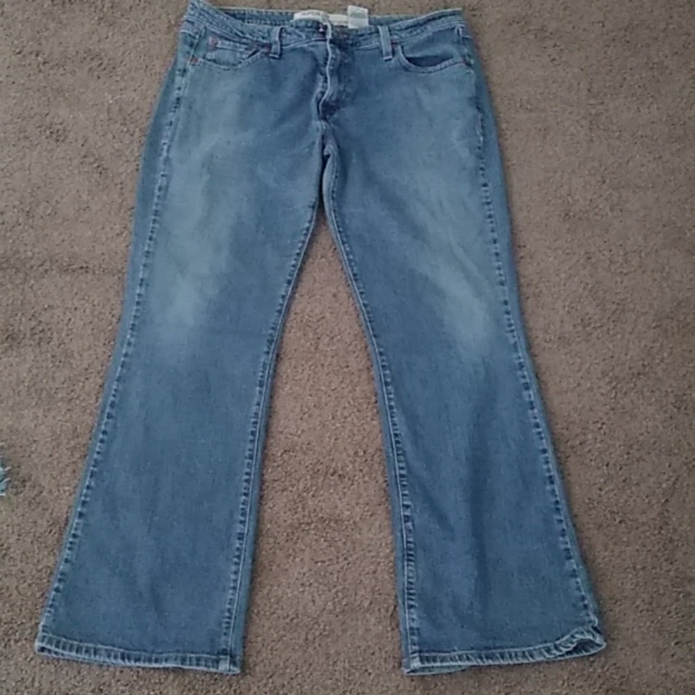 Woman's Super Low BootCut Levi 518 Jeans